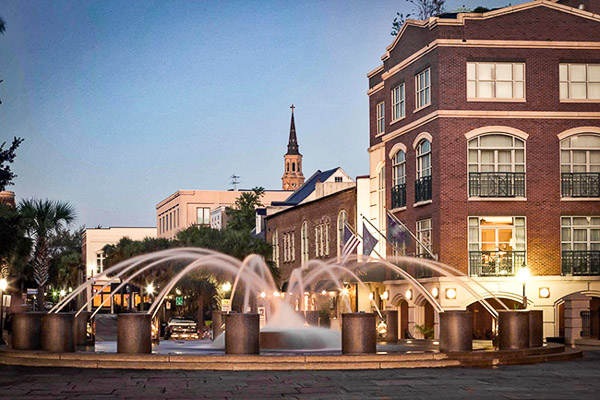Fun things to do in Charleston : Waterfront Park .