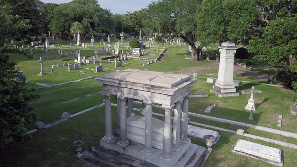 Fun things to do in Charleston : Magnolia Cemetery.
