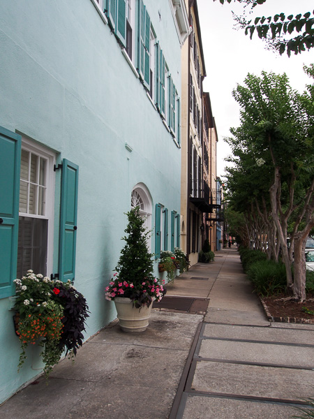 Fun things to do in Charleston : Rainbow Row.