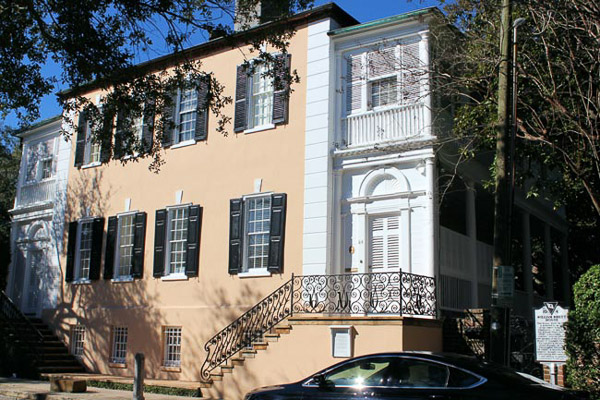 Fun things to do in Charleston : William Rhett House.
