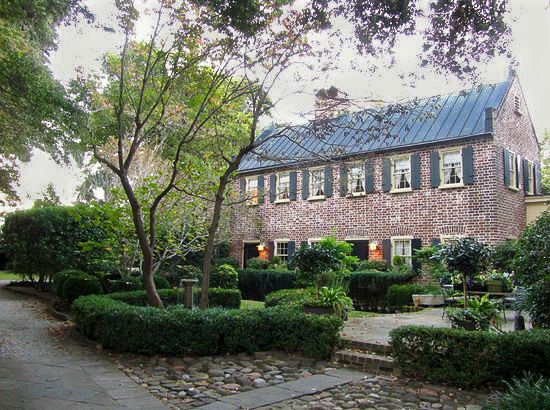Fun things to do in Charleston : 32 Charlotte Street Cottage (Rental).