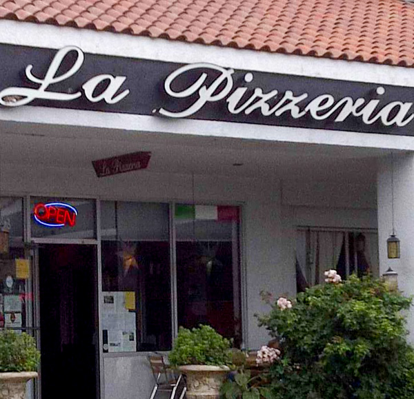Fun things to do in Charleston : La Pizzeria Restaurant in Mt Pleasant, SC. 
