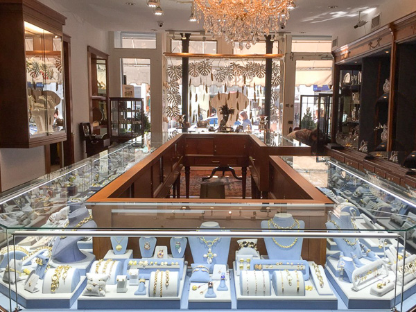 Fun things to do in Charleston : Croghan's Jewel Box.